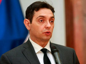 Вулин са директорком школе за обуку о холокаусту