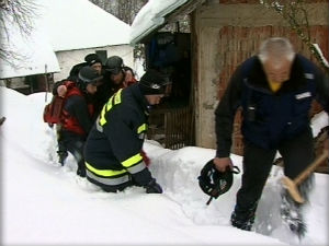 Бруски засеоци у снежној блокади, 30 људи одсечено од света