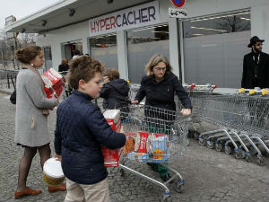 Париз, поново ради кошер-маркет у којем су убијени таоци