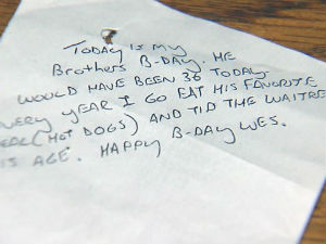 Срцепарајућа порука уз напојницу