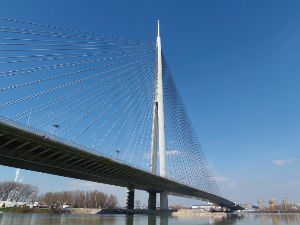 Мост на Ади постаје зелен