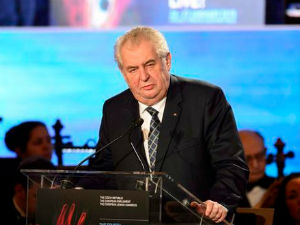 Чеси траже Земанову смену због проруских изјава