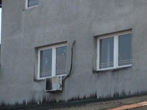 Ко пуца на куће у Петроварадину?