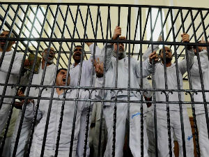 На смрт осуђене 22 Мурсијеве присталице