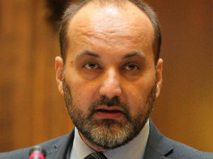 Јанковић: Утврдити да ли је праћење митинга СРС-а изузетак