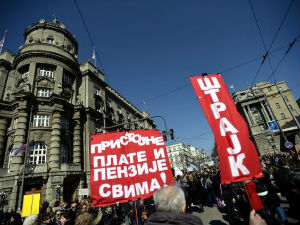 Просветарима смањене плате због штрајка
