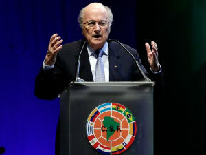 Блатер позвао политичаре да се не мешају у фудбал