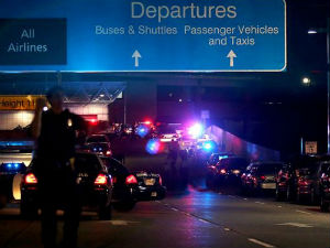 Њу Орлеанс, напад на полицајце на аеродрому