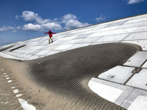 Јапан диже морски зид против цунамија