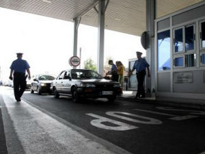 Откривена 53 илегална мигранта, две особе ухапшене