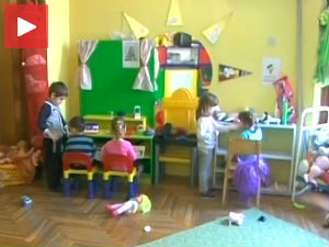 Бирократија заказала, родитељи плаћају