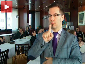 Знаковним језиком против баријера у комуникацији