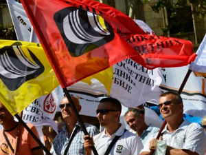 Просветари припремају тужбе, зову министра на преговоре