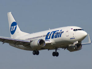 Руски "боинг 737" успешно слетео после квара мотора