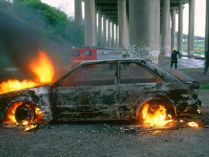 Као у цртаном филму, Аустралијанац упаљачем осветљавао резервоар