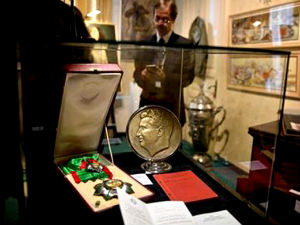 Чаушескуова партијска карта нашла купца