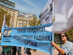 Просветари упозоравају на пропаст школске године