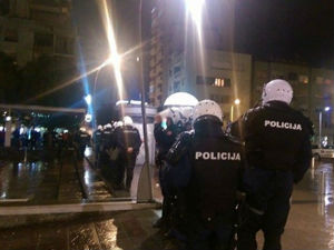 Руски навијачи покушали да запале заставу САД  у Подгорици