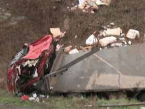 Зајечар, шлепер слетео с надвожњака