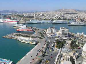 Грчка продаје део луке Пиреј