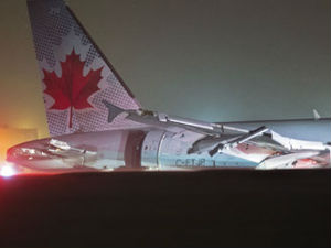 Авион "Ер Канаде" ударио у далековод 