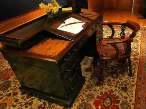 Милион евра Дикенсовом музеју за пишчев сто 