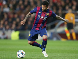 Алвеш би да остане у Барси