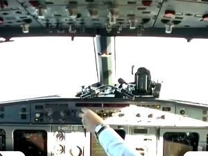 Пилот копилоту: "Отварај проклета врата!"