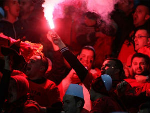 Туча навијача Албаније у Елбасану