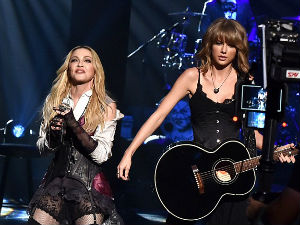 Емотивни Џастин, распевани Џејми Фокс и Мадонин нови гитариста