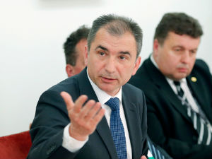 Церар очекује оставку министра одбране 