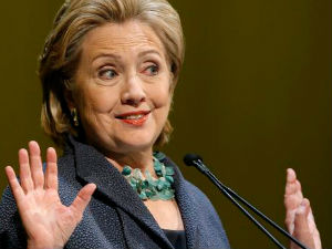АП: Клинтонова слала мејлове са више уређаја