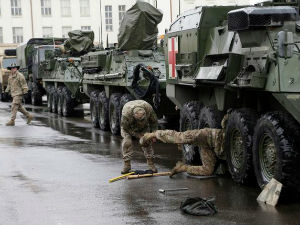 Праг, срдачан дочек за амерички војни конвој