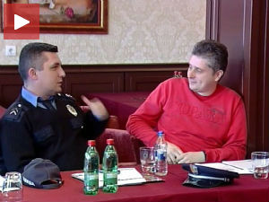 Полицајци уче знаковни језик