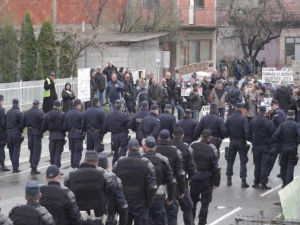 Полиција зауставила раднике "Магнохрома"