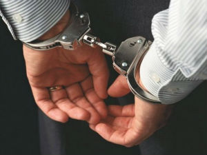 Хапшење због пљачки и лажног представљања