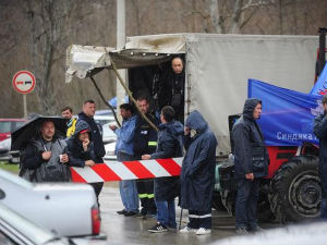 Радници на два сата блокирали прилазе Костолцу
