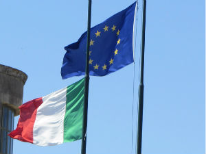 Волстрит џорнал: Еврозону руши Италија, а не Грчка