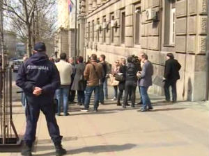 СНС: Срамотна парада активиста ДС