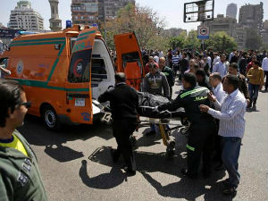 Убијен полицајац у експлозији на мосту у Каиру