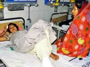 Мајка испребијала крокодила и спасла ћерку