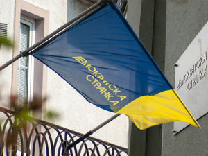 ДС најавила тужбу против "Информера"