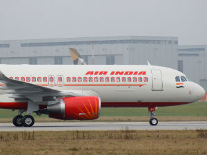 Копилот пребио капетана пред полетање?