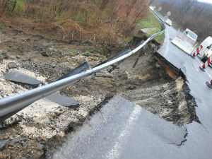 Прате се водостаји река, прете клизишта и одрони