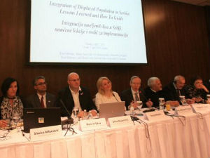 Представљен приручник за расељене и избегле