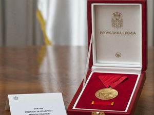 Николић постхумно одликовао страдале у хеликоптерској несрећи