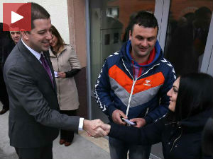 Ђурић уручио кључеве за станове на северу Косова