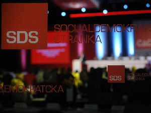 СДС: Гашић износи неистине