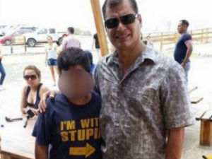 Сцена „Ја сам са глупаном“ за еквадорског лидера