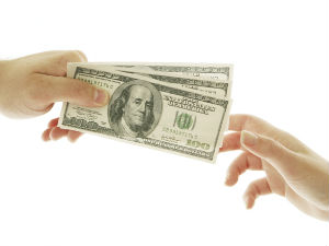 Узео деди 25.000 долара па делио по школи?!